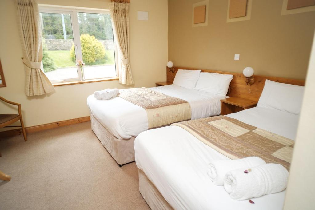 Postel nebo postele na pokoji v ubytování Ardilaun Guesthouse Self Catering