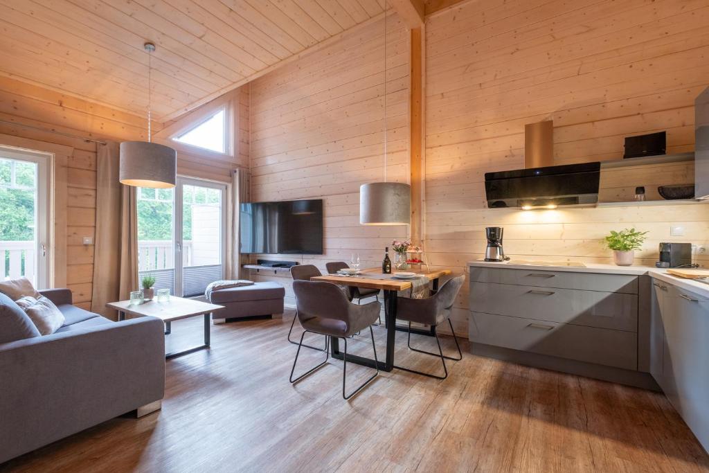 a kitchen and living room with a table and chairs at Bergwaldsuites in Schierke