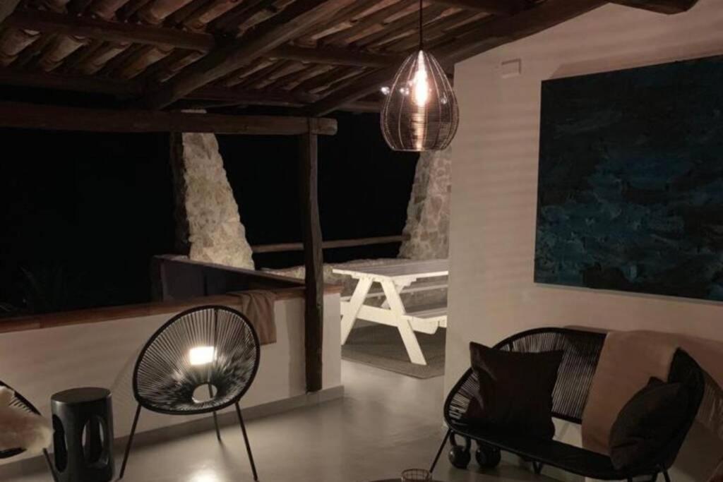 Posedenie v ubytovaní Boutique apartment with beach within walking distance, near Tropea