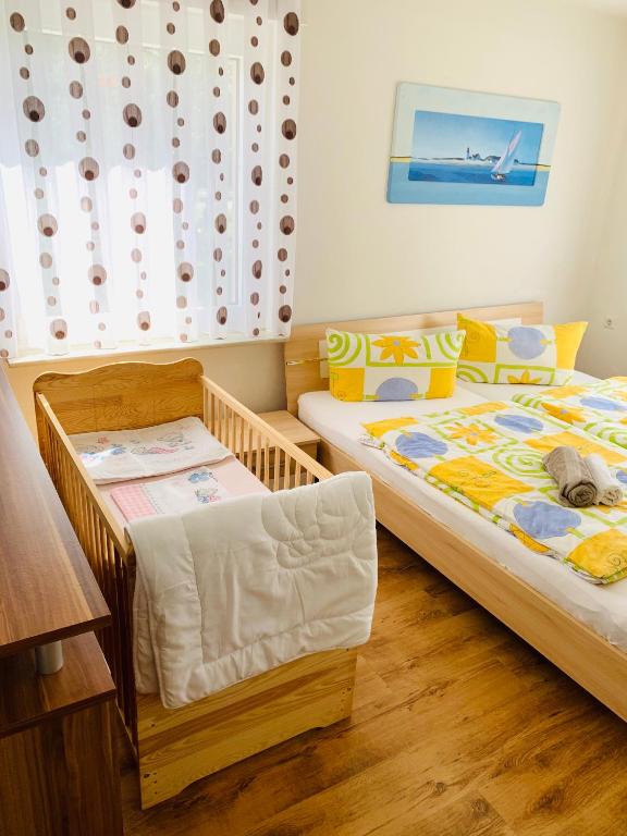 Postel nebo postele na pokoji v ubytování Drei Zimmer Apartment am Rhein