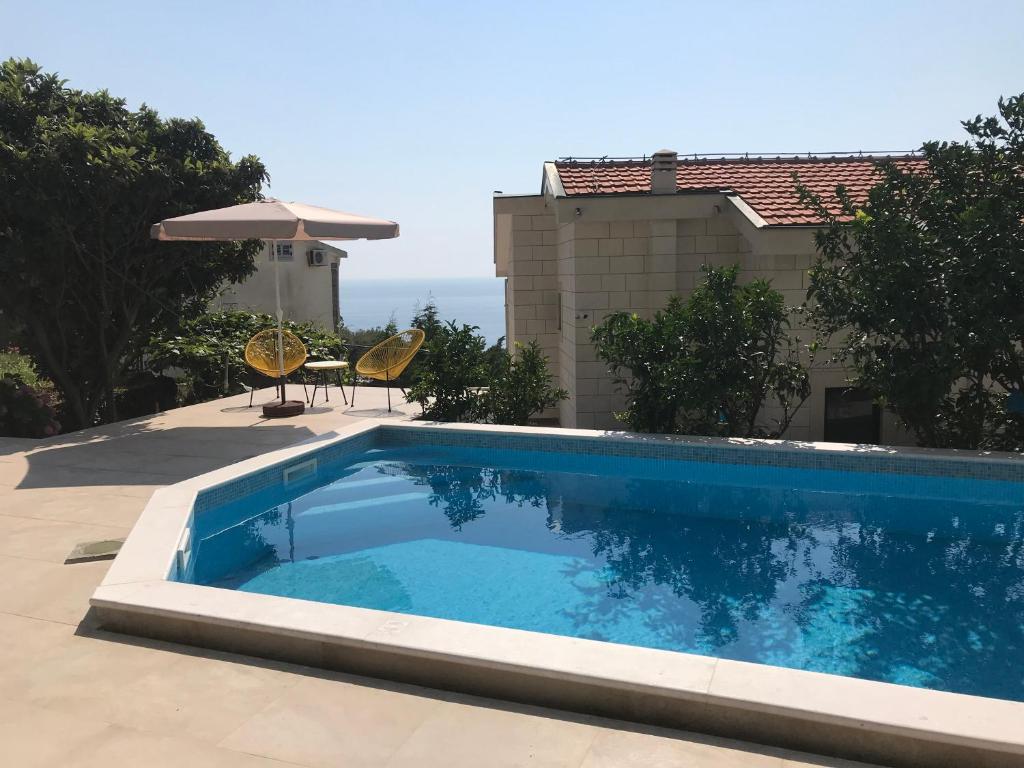 Бассейн в REZEVICI BOUTIQUE VILLA или поблизости