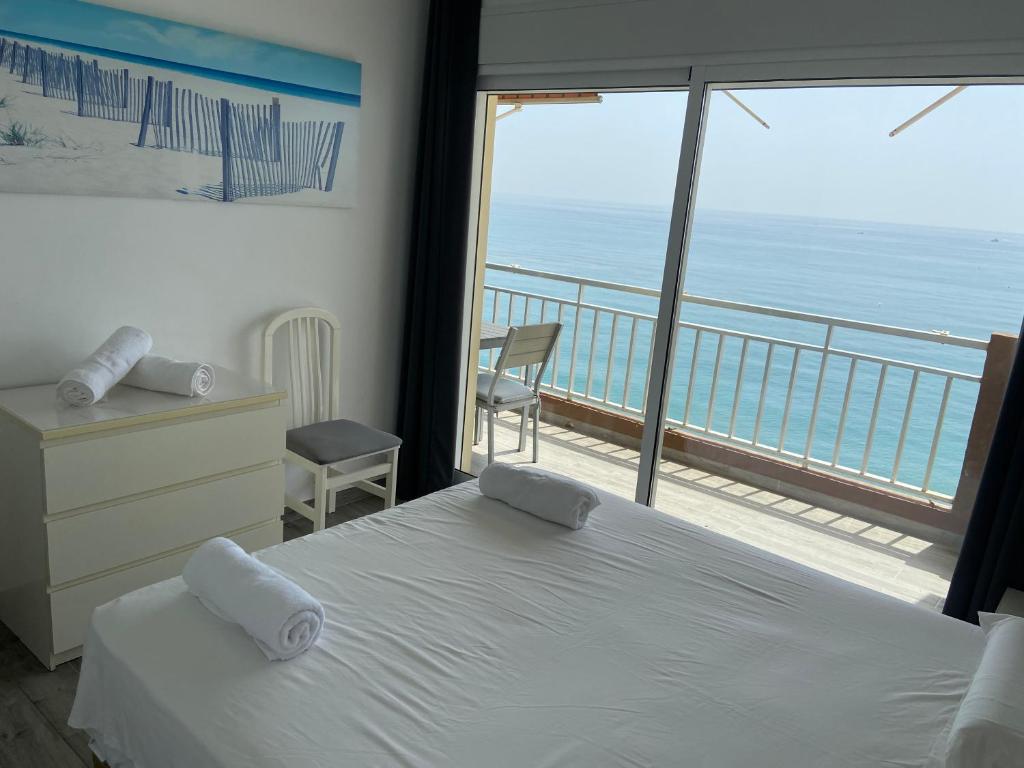 Cama o camas de una habitación en Mediterranean Suite First Line Beach Costa del Sol