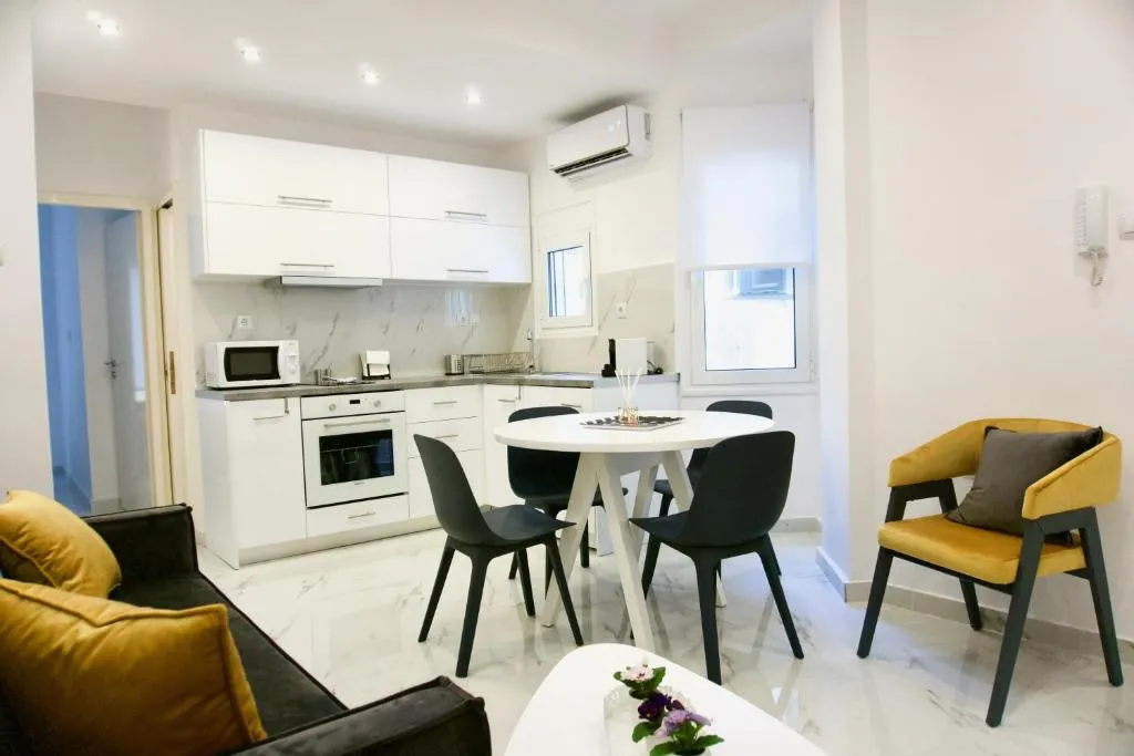 Shiny & Cozy 2 Bedrooms Apt in Athens, Atena, Grecia