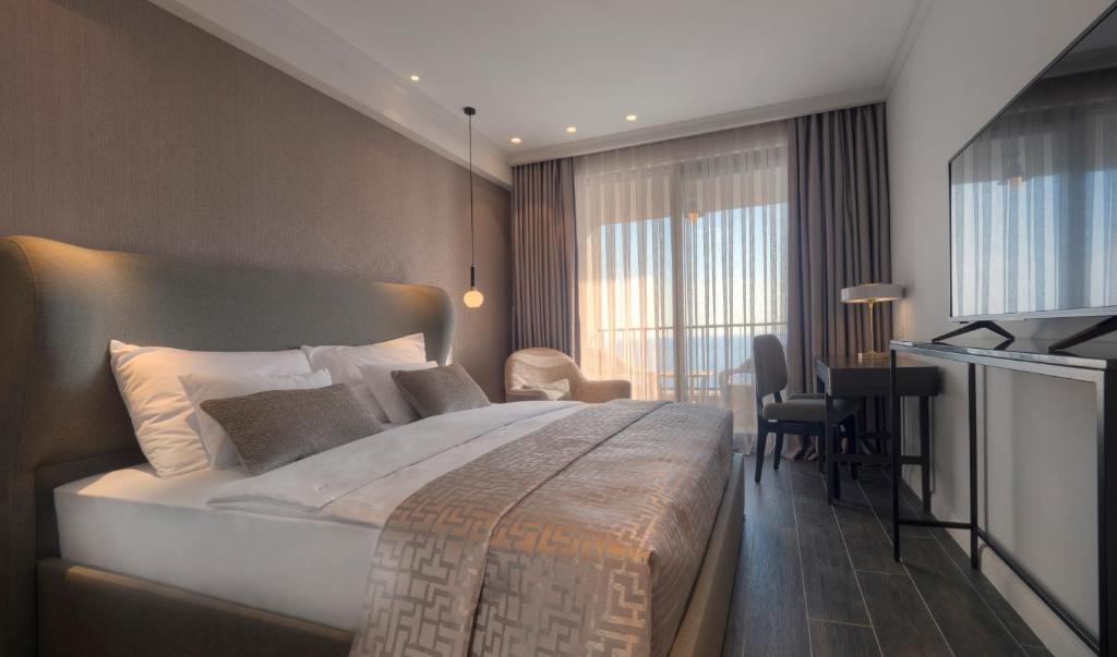 Vivid Blue Serenity Resort - 10