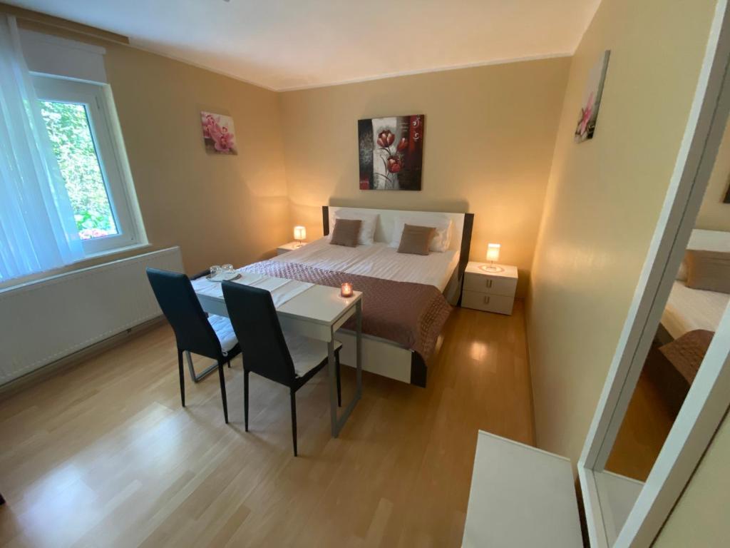 Postel nebo postele na pokoji v ubytování Guest House Golja