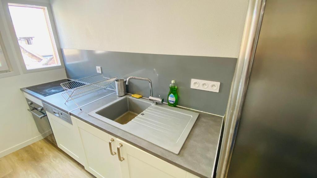 Kuchyň nebo kuchyňský kout v ubytování Neuf et cosy à Barr, route des vins