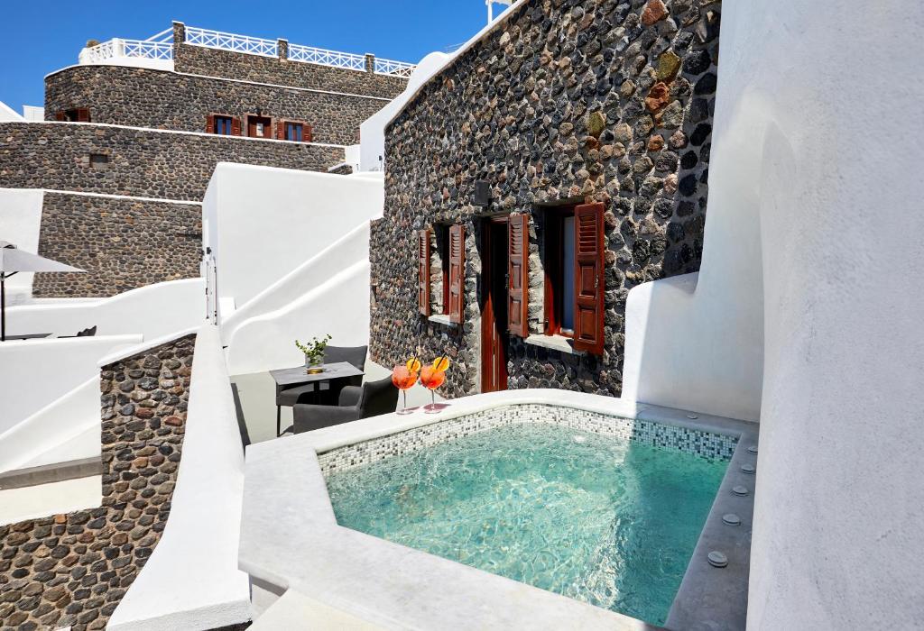 Bazén v ubytování Petit Palace Suites nebo v jeho okolí