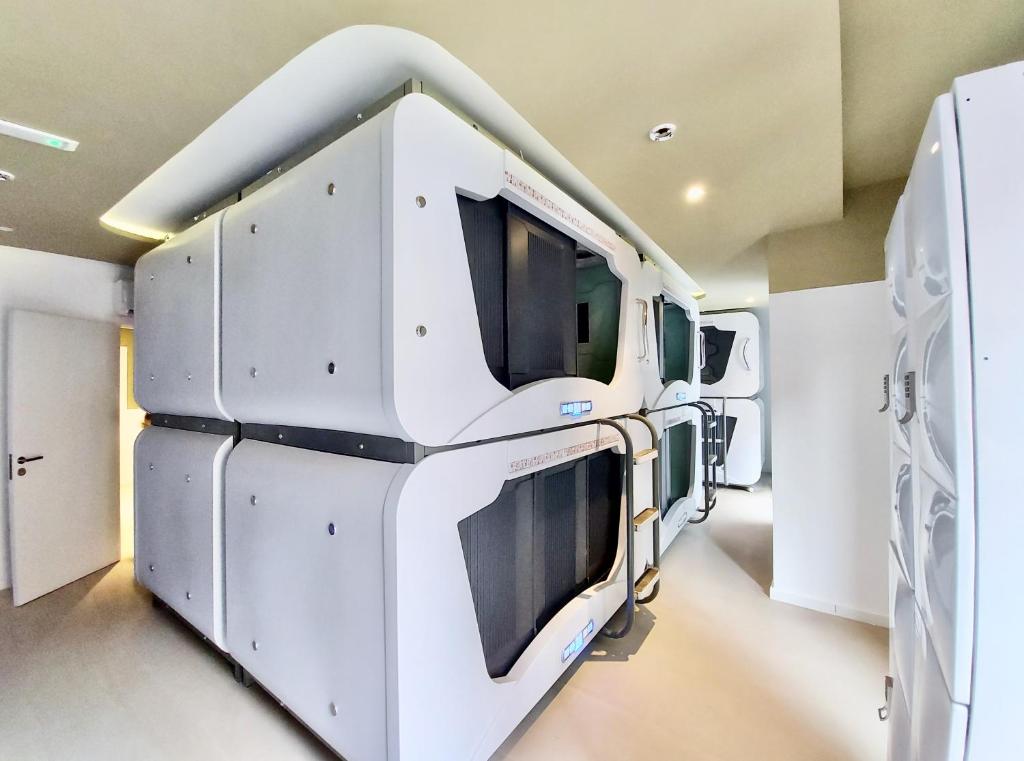 Kuchyň nebo kuchyňský kout v ubytování Atypicap Capsule Hostel