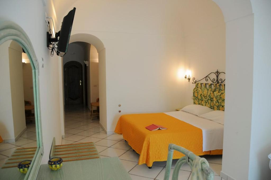 Postel nebo postele na pokoji v ubytování Hotel Dimora Fornillo