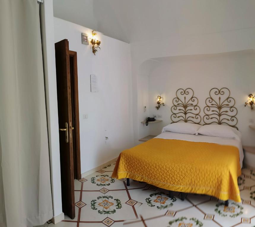 Postel nebo postele na pokoji v ubytování Hotel Dimora Fornillo