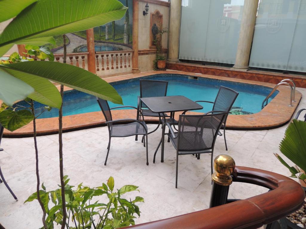 Bazén v ubytování Hotel Residencial nebo v jeho okolí