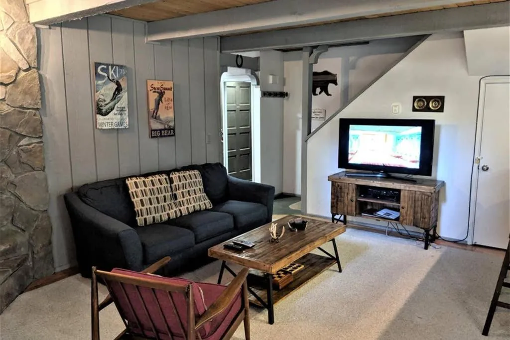 Two Bedroom Deluxe Townhouse #117 by Escape For All Seasons Bus Lic #23546, Big Bear Lake, Statele Unite ale Americii