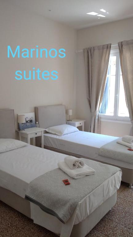 Postel nebo postele na pokoji v ubytování Marinos Suites