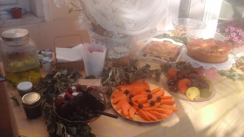 Jedlo v ubytovaní bed & breakfast alebo blízkom okolí