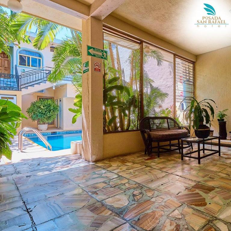 Bazén v ubytování Hotel Posada San Rafael nebo v jeho okolí