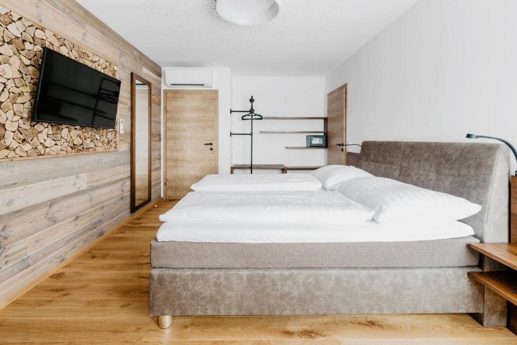 A bed or beds in a room at Jacky's Mühle