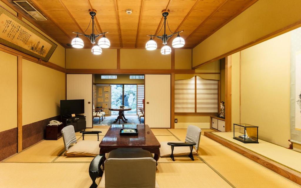Posezení v ubytování Futsukaichi Hot Spring - Daimaru Besso