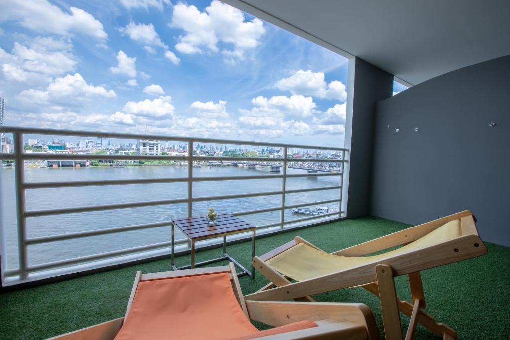 The Royal River Hotel - Premier Modern Riverfront