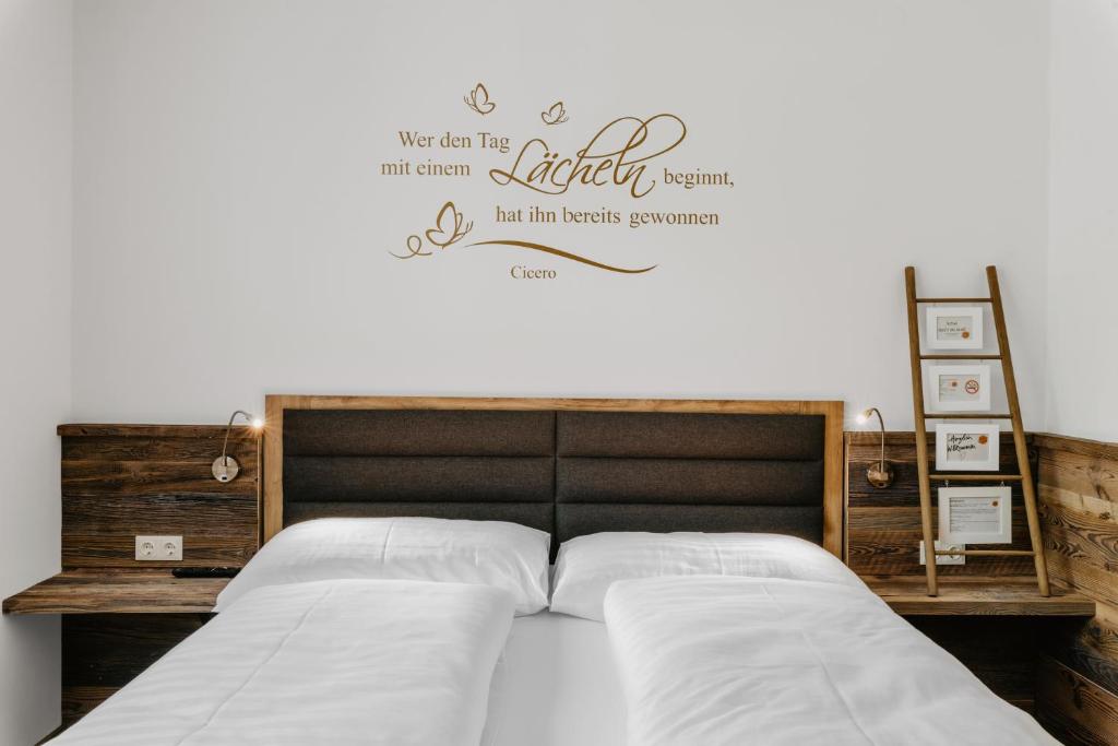 A bed or beds in a room at Jacky's Mühle