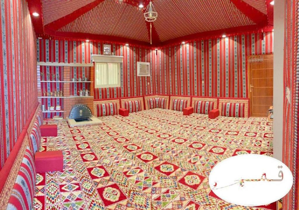 Posezení v ubytování Shams W Qamar Chalets
