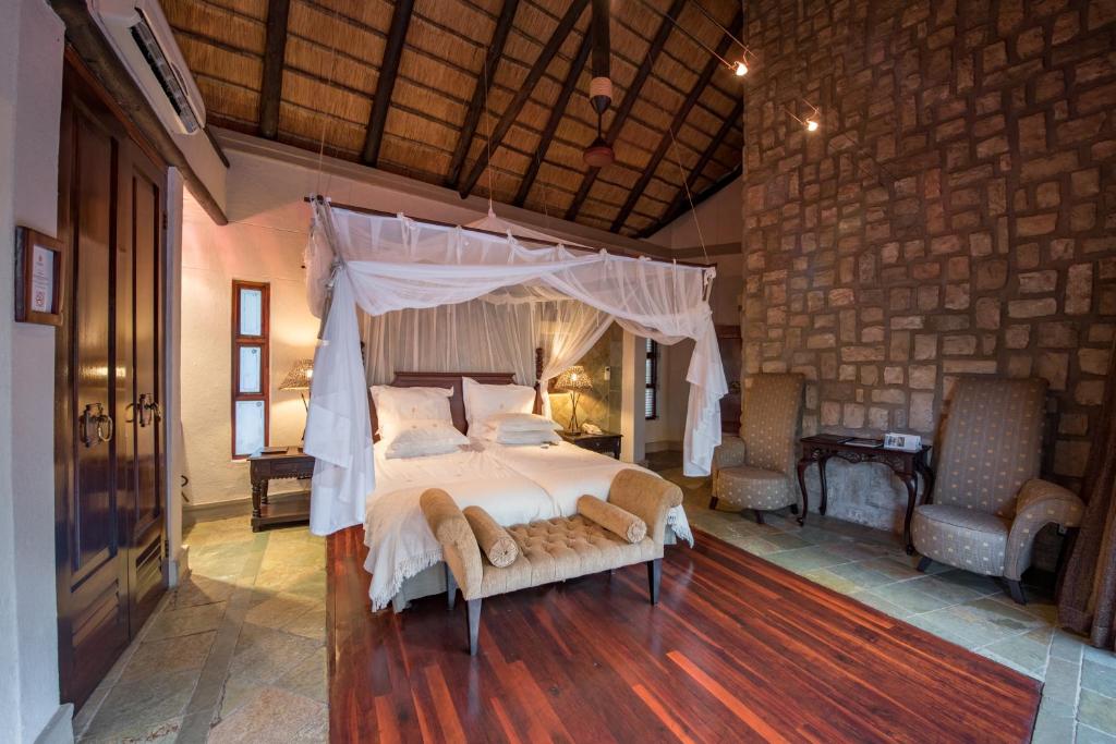 Voodi või voodid majutusasutuse Shumbalala Game Lodge toas