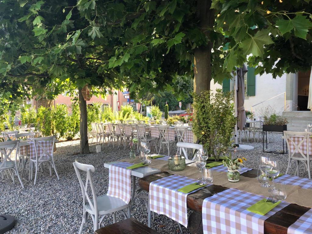Zahrada ubytování L’Auberge de Mézières