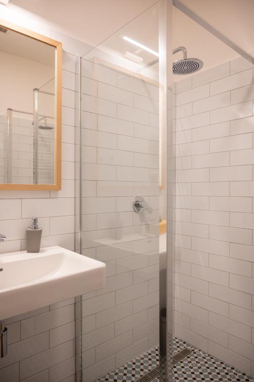 ART Hostel & Apartments - 12