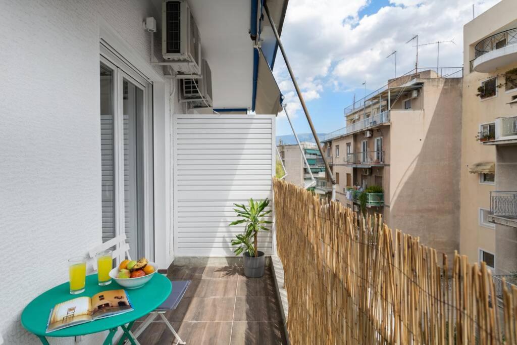 Balkón alebo terasa v ubytovaní Bright, Modern Retreat Near Acropolis in Koukaki