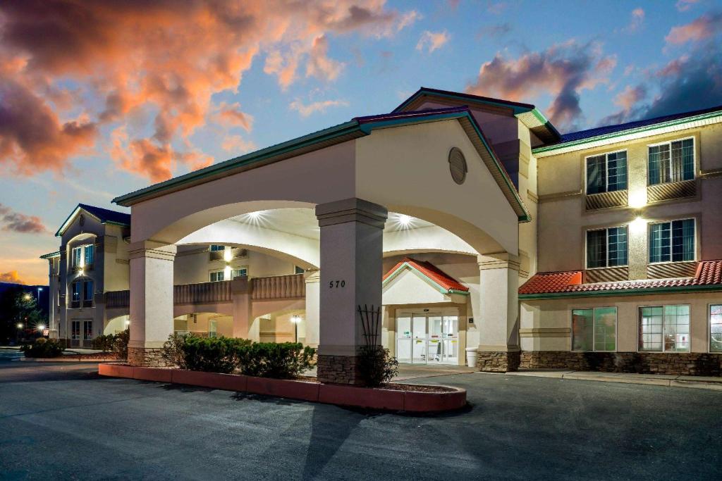 
a large building with a clock on the front of it at La Quinta by Wyndham Fruita in Fruita
