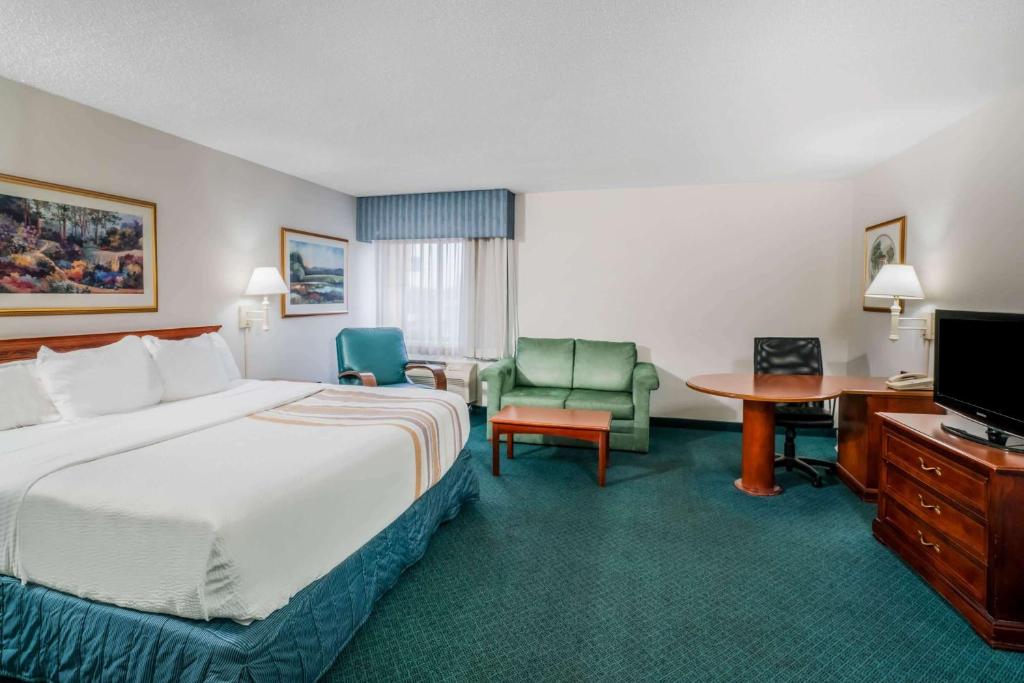 La Quinta by Wyndham Nashville Franklin - King Apartment - Non-Smoking