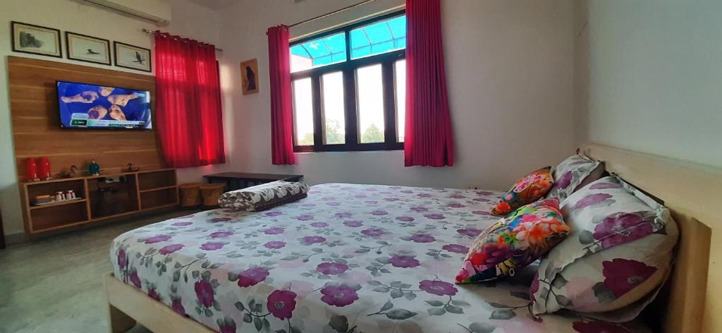 Postel nebo postele na pokoji v ubytování IbisHouse Farm Stay