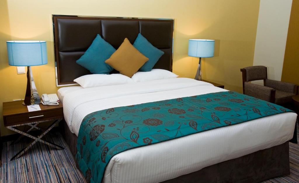 Cama ou camas em um quarto em Phoenix Plaza Hotel Apartments