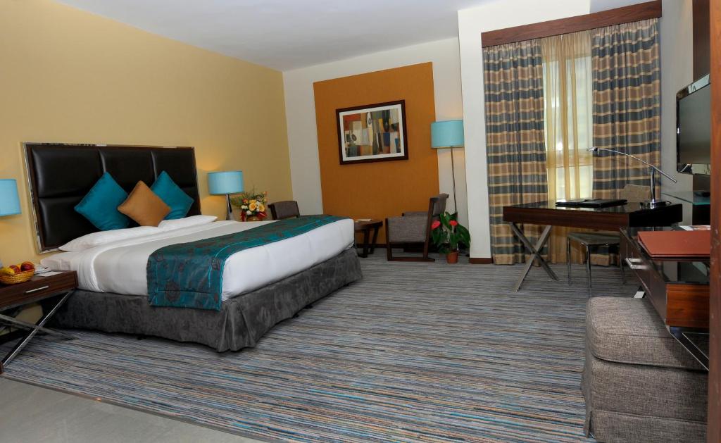 Cama ou camas em um quarto em Phoenix Plaza Hotel Apartments