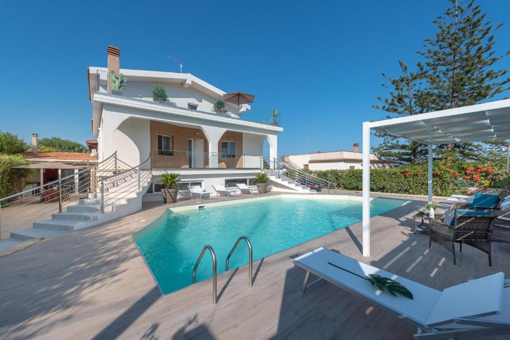 Bazén v ubytovaní Villa Livia - IsulaTravel alebo v jeho blízkosti