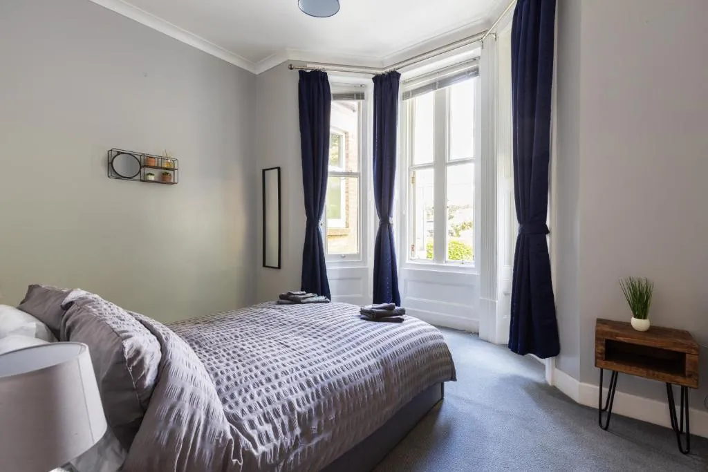 Modern 2 Bed, Ground floor apartment, with Parking, Bournemouth, United Kingdom