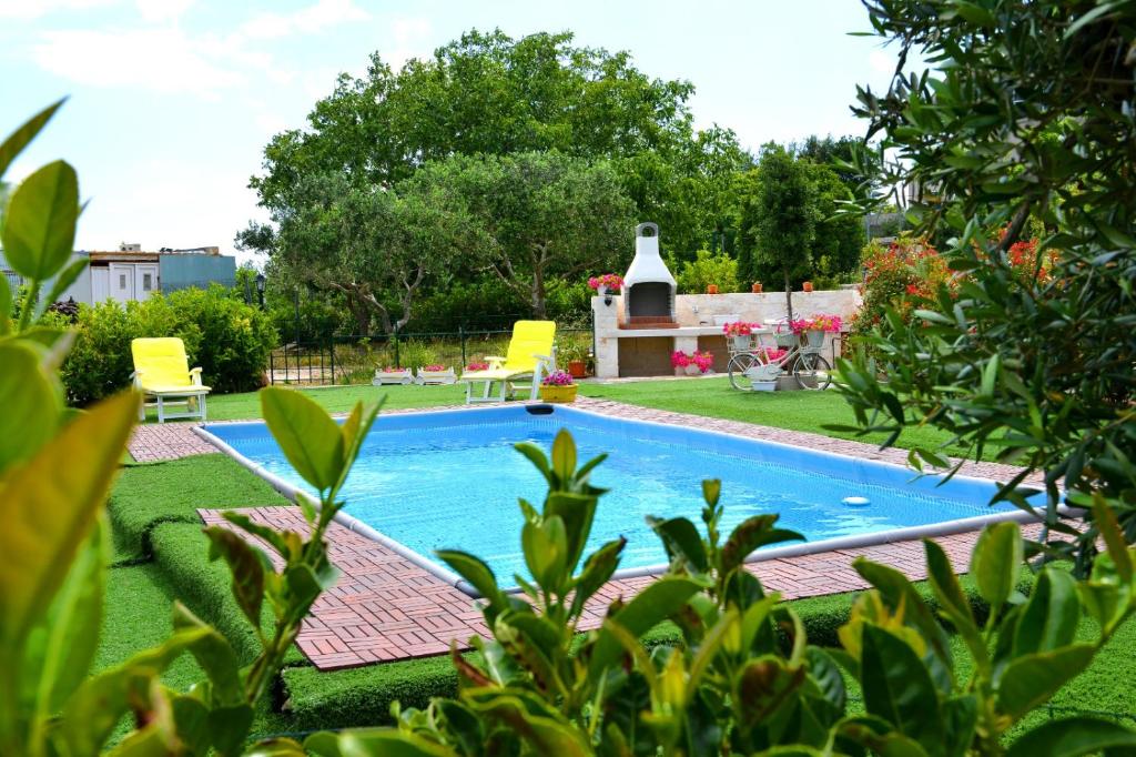 Piscina di Trullo Suite o nelle vicinanze