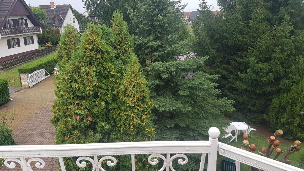 Vonkajšia záhrada v ubytovaní SZENCZI VENDÉGHÁZ
