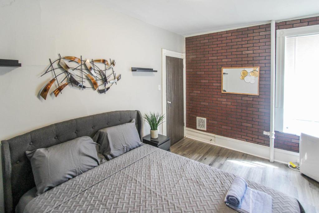 ☆☆ Modern Coed Dorm in Reading ☆☆ - Budget Double Room
