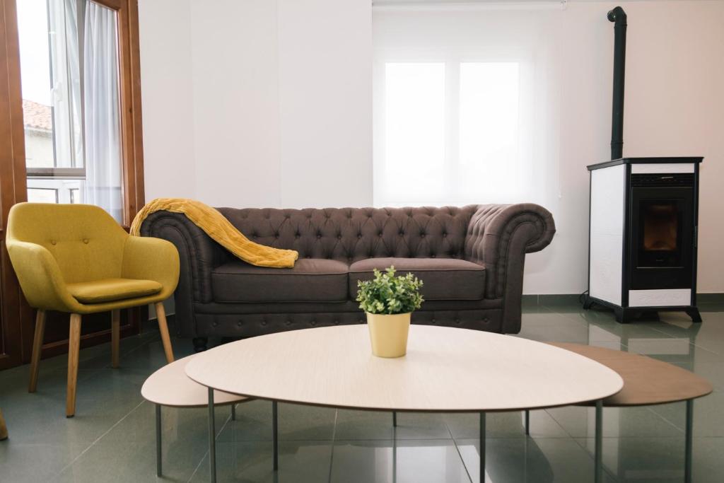 A seating area at Casa peñasBLANCAS en Duruelo de la sierra Soria 12personas