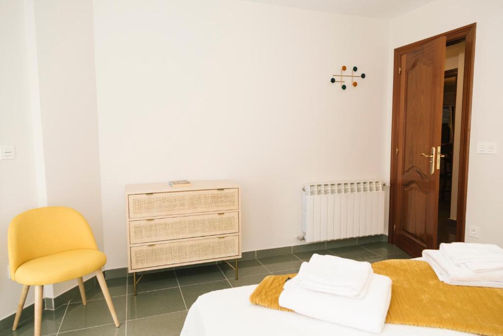 A bed or beds in a room at Casa peñasBLANCAS en Duruelo de la sierra Soria 12personas
