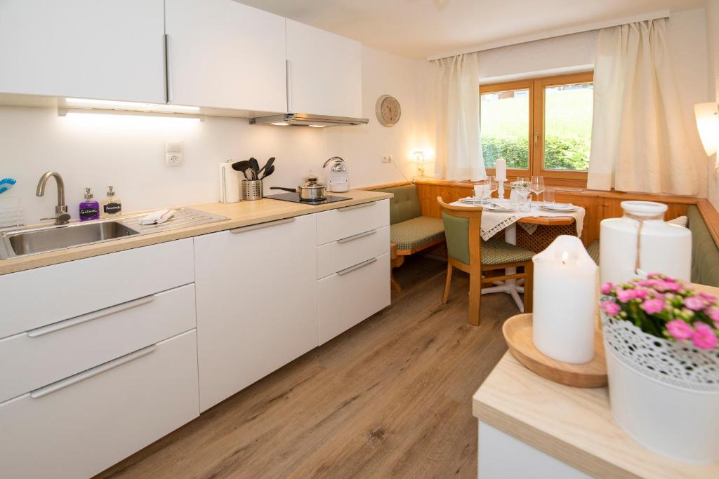 Kuchyňa alebo kuchynka v ubytovaní Fürstenhäusl Alpbach