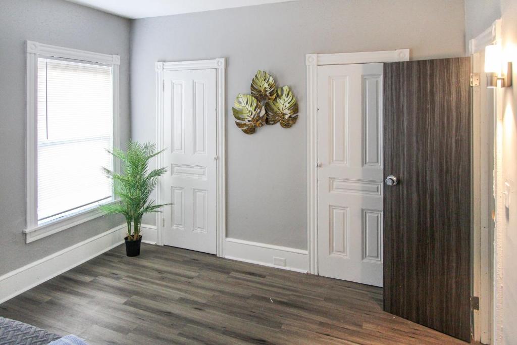 ☆☆ Modern Coed Dorm in Reading ☆☆ - Budget Double Room