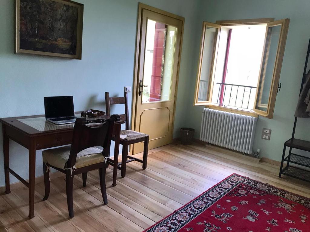 Telewizja i/lub zestaw kina domowego w obiekcie La Torre di Rua