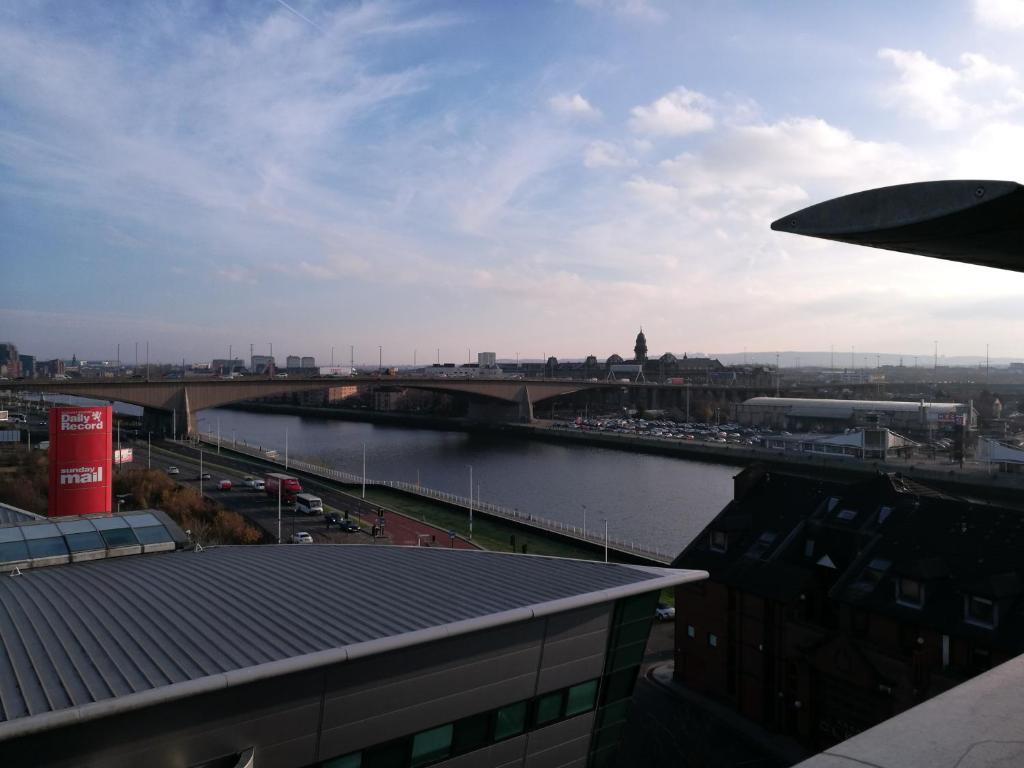 a view of a river with a bridge and a city at Glasgow Central Riverview Luxury Apartment (Sleeps upto 8) in Glasgow