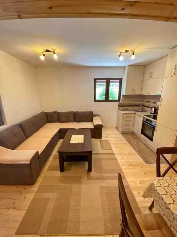 Kuchyň nebo kuchyňský kout v ubytování Apartments Vuković
