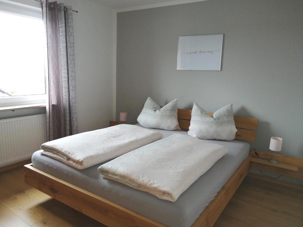 Postel nebo postele na pokoji v ubytování Ferienwohnung Gitta