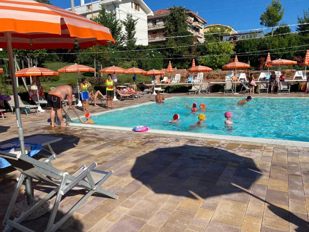 Bazén v ubytování Pineto Resort nebo v jeho okolí
