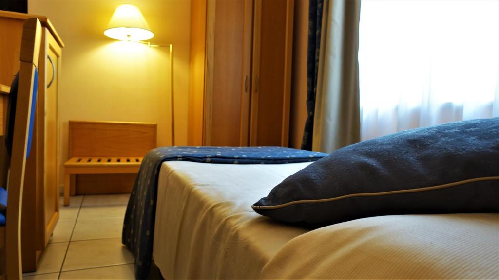Postel nebo postele na pokoji v ubytování Hotel Bristol