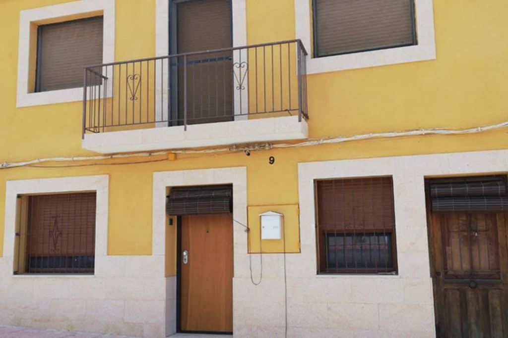 Casa con terraza/Confortable house with terrace, Aigues ...