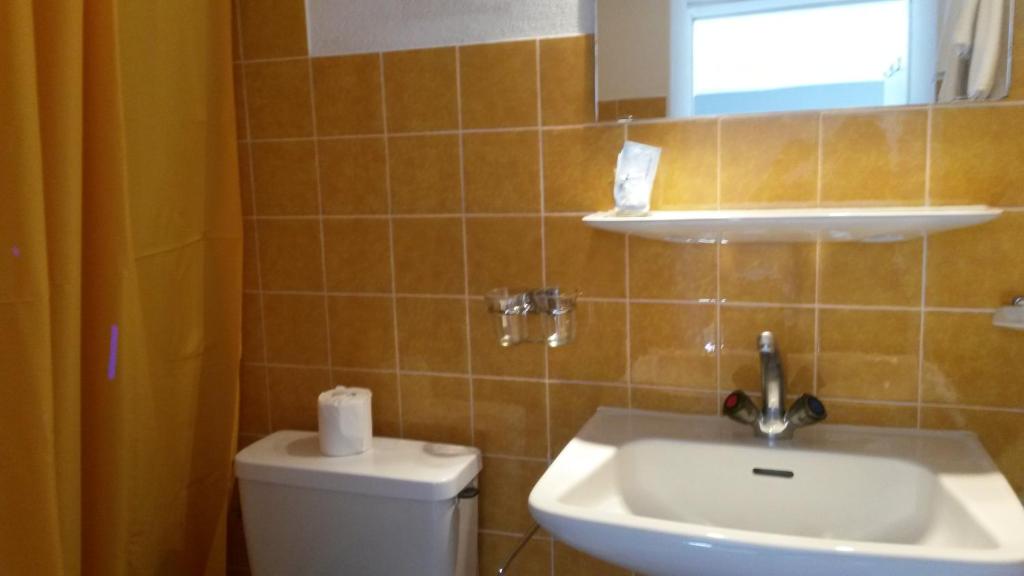 Koupelna v ubytování Hotel Danis